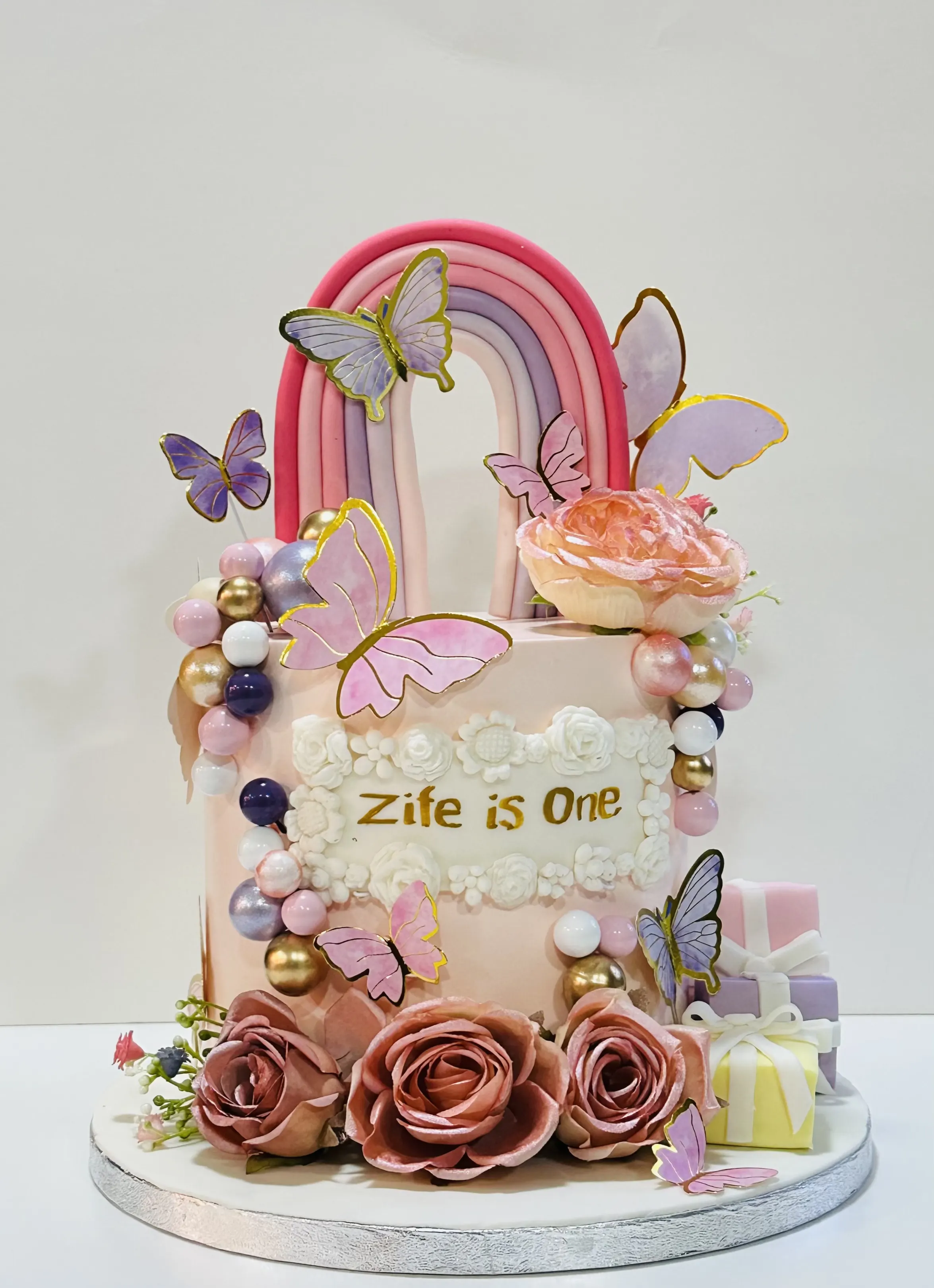 cake image of 6"/6" Fondant - £125