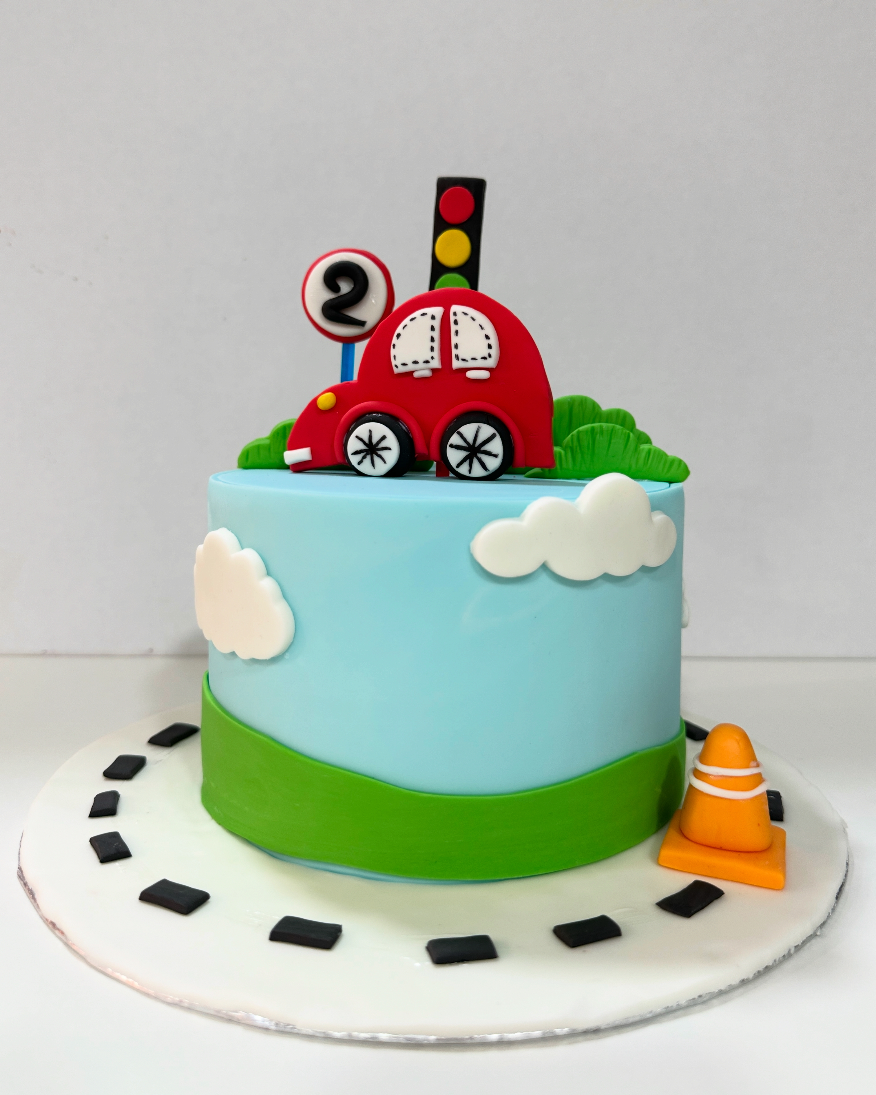 cake image of 6"/4" -£55 (Fondant)