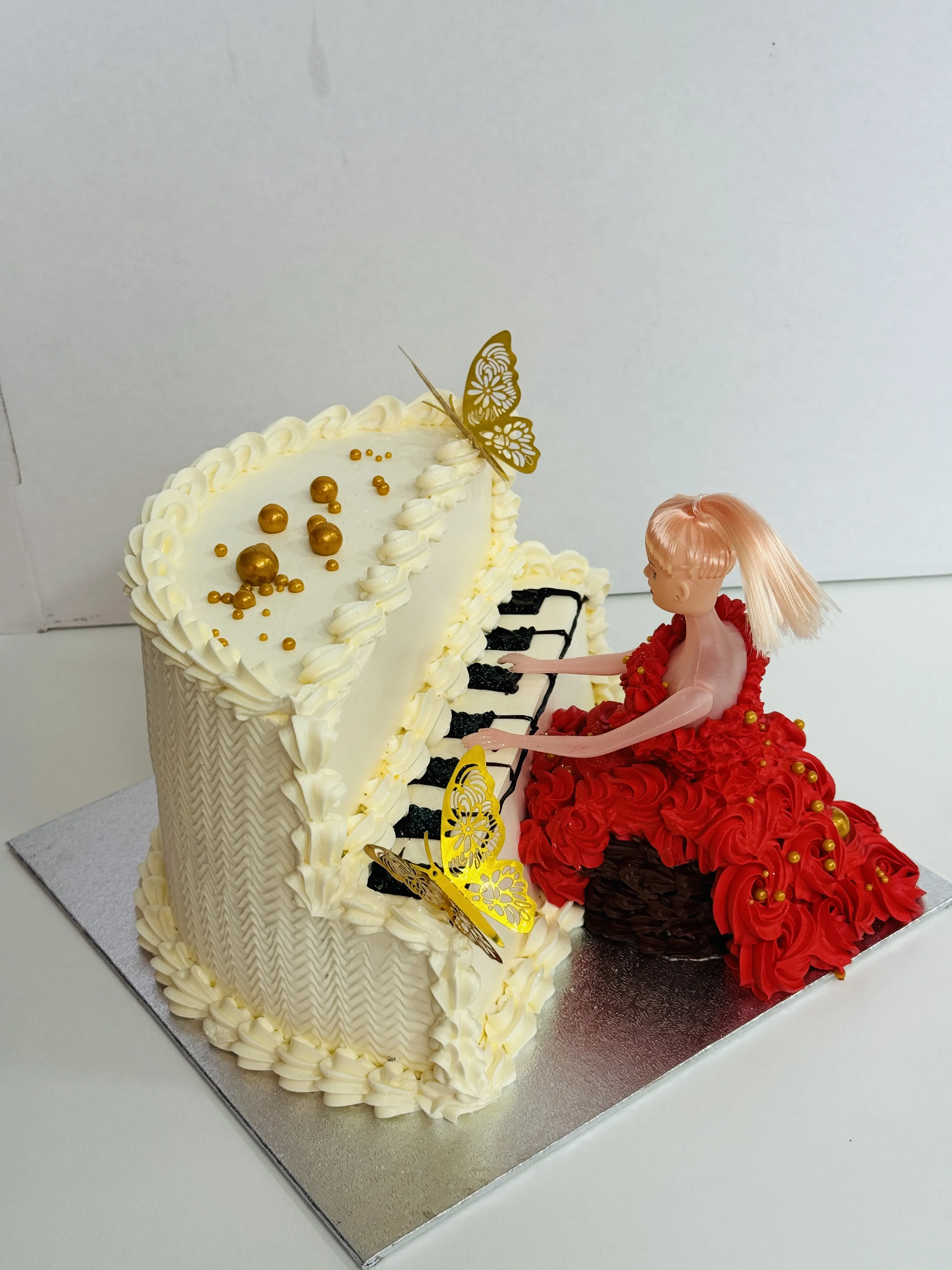 cake image of 8"/6" Fresh Cream